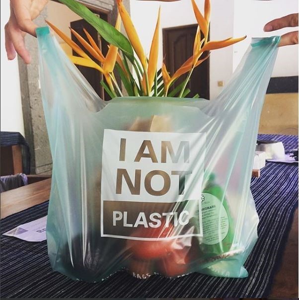 Bu plastik torba %100 biyo-bozunur ve bitkilerden yapılmış
